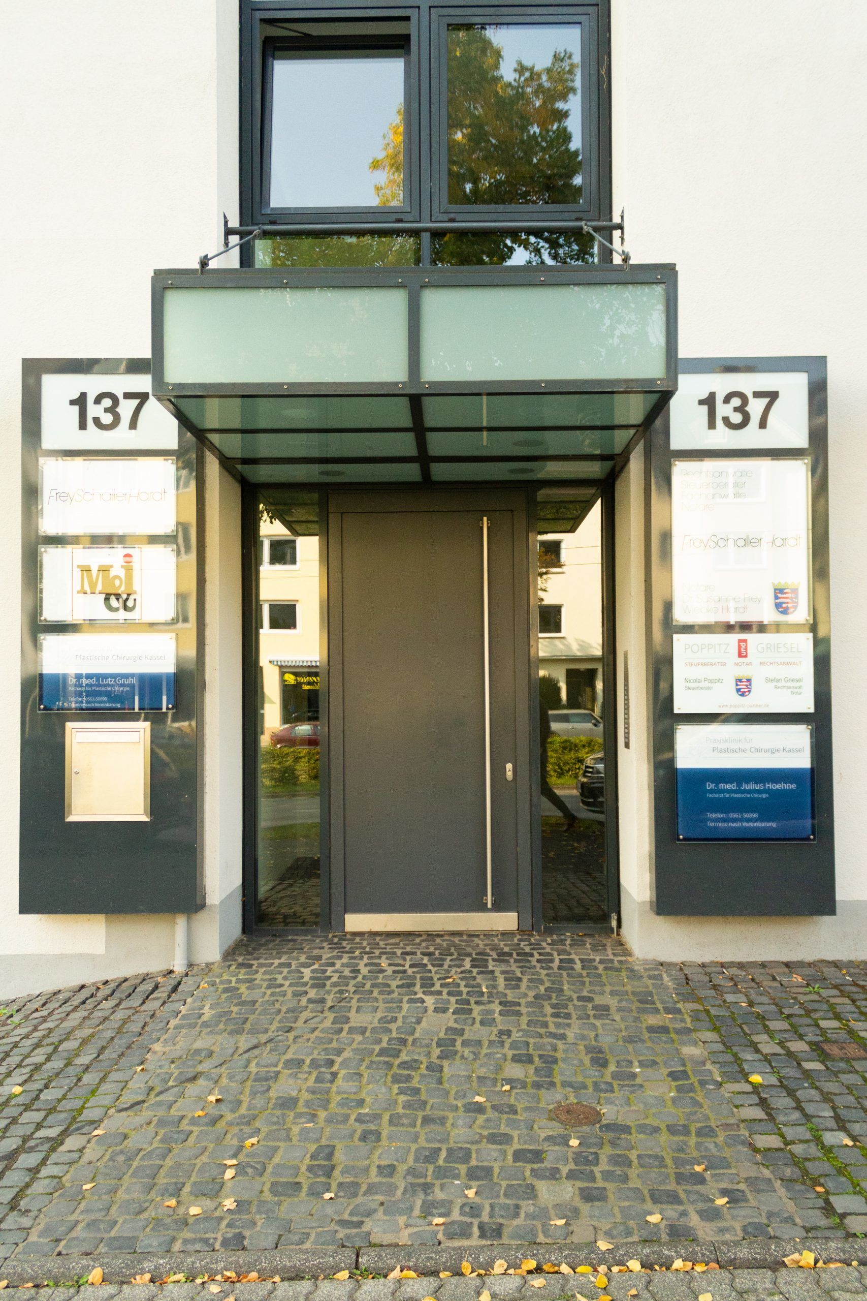 Eingang M&I Haus Wilhelmshöher Allee 137 in Kassel